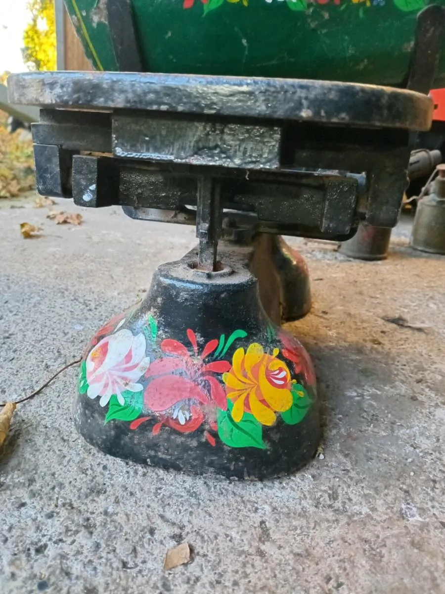 Antique avery potatoe weighing scales handpainted - Image 3