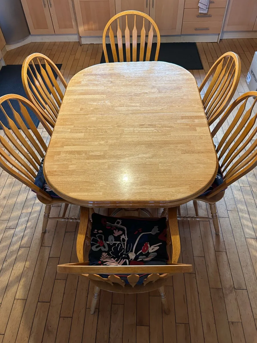 Kitchen table and chairs - Image 1