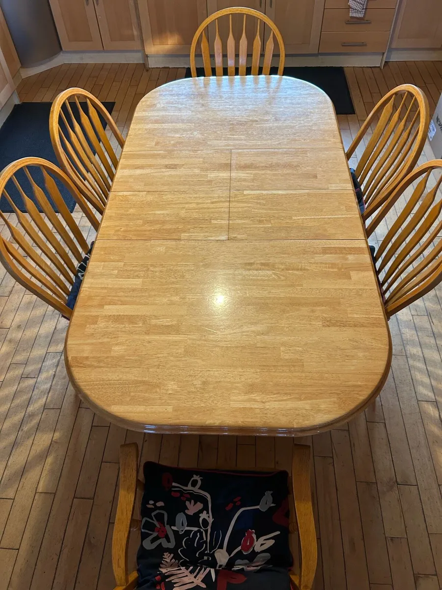 Kitchen table and chairs - Image 2