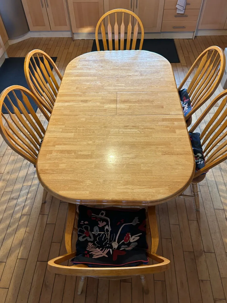 Kitchen table and chairs - Image 3