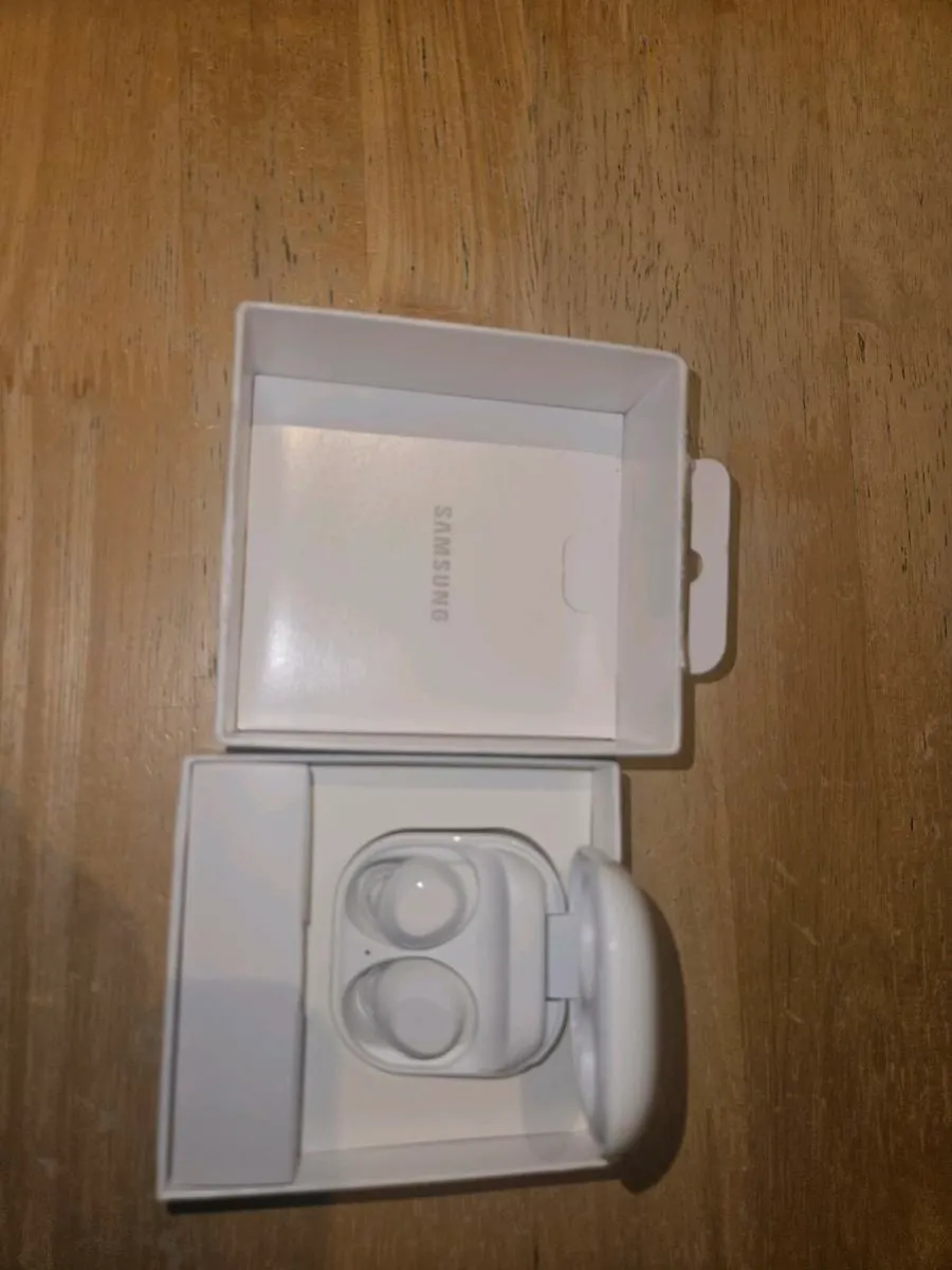 Galaxy buds fe - Image 2