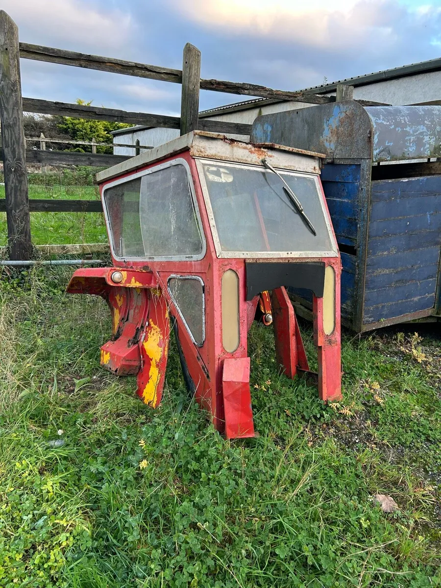 Mf 135 cab - Image 1