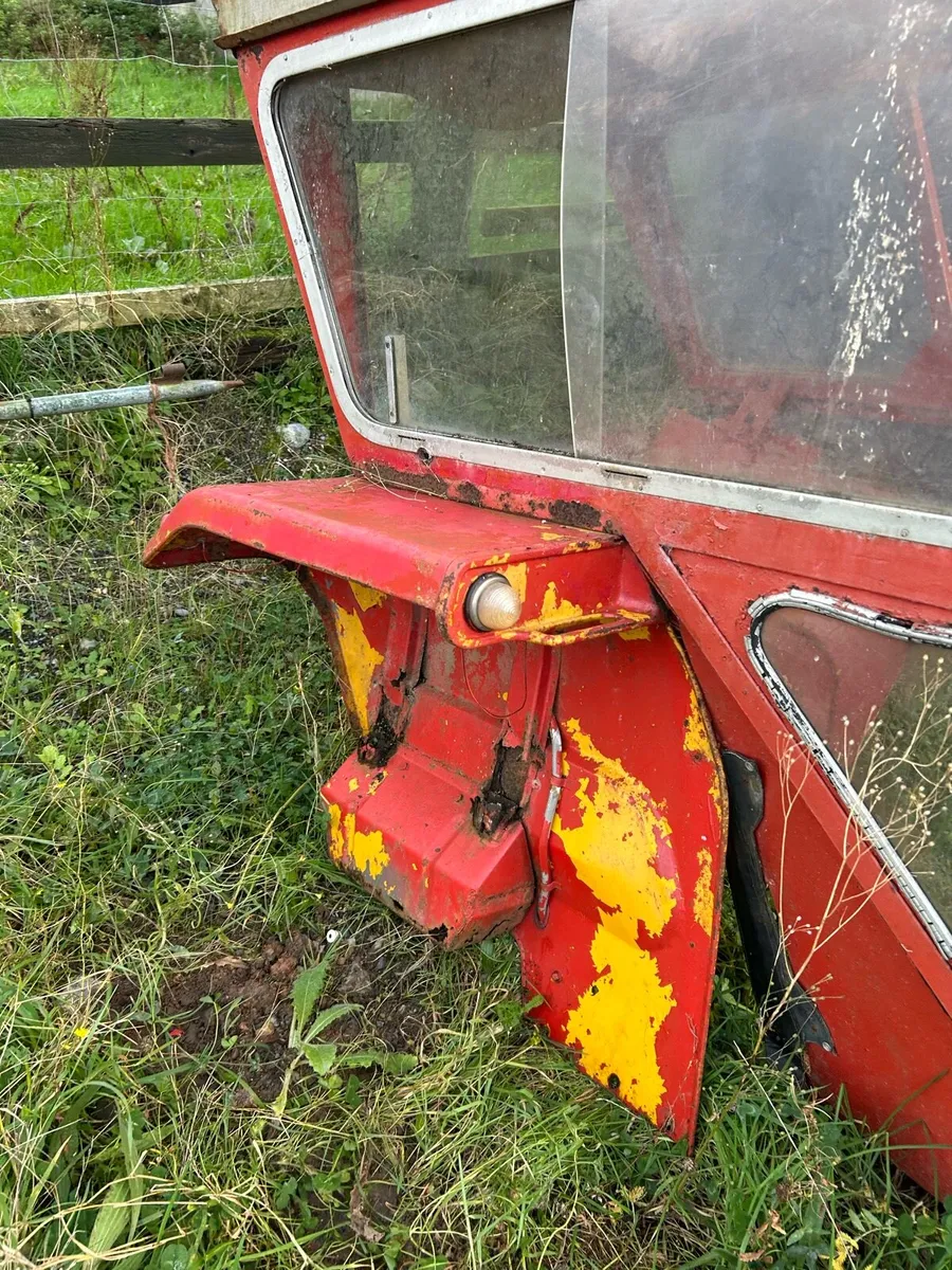 Mf 135 cab - Image 2