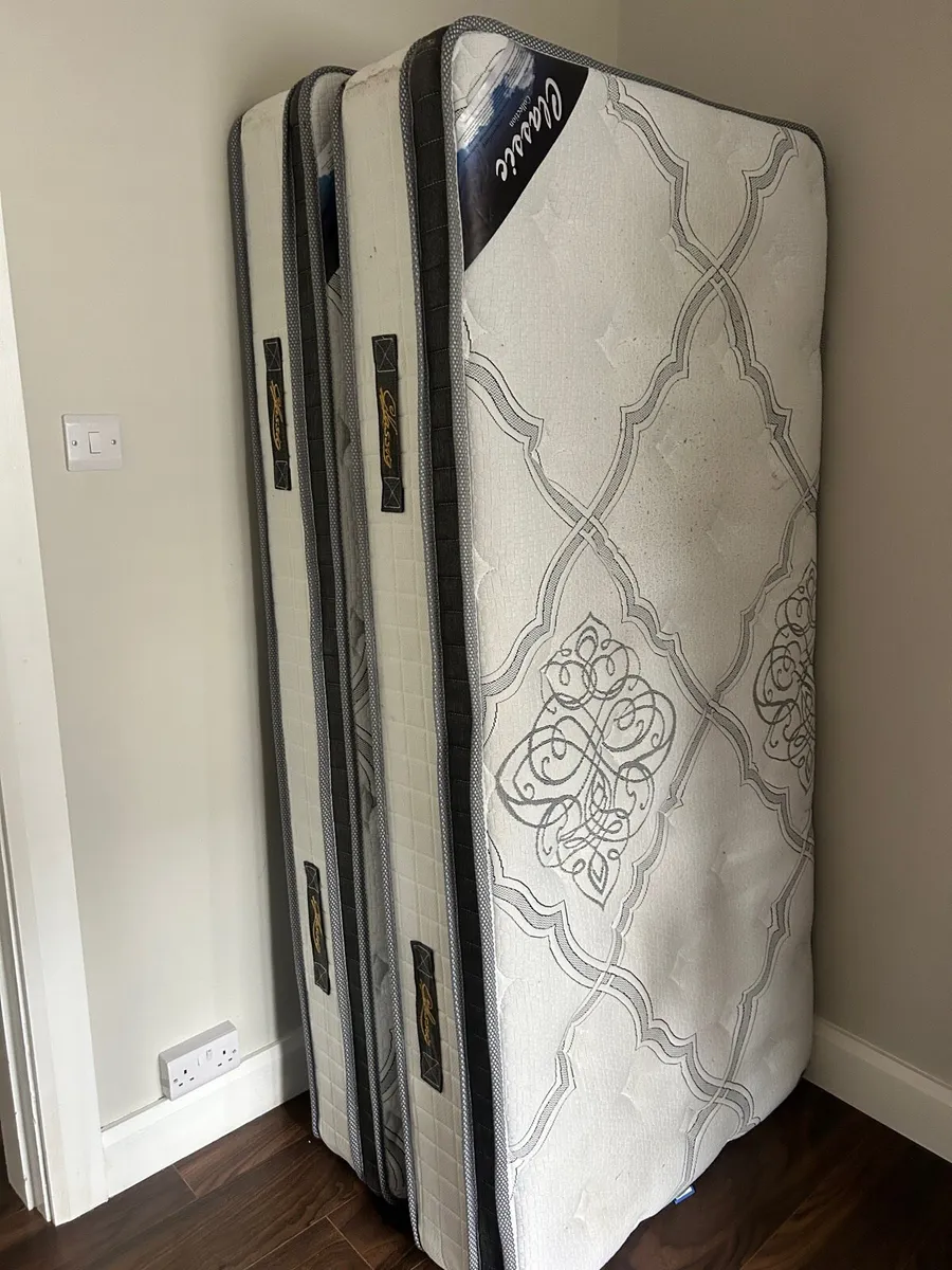 Two single mattresses - Image 1
