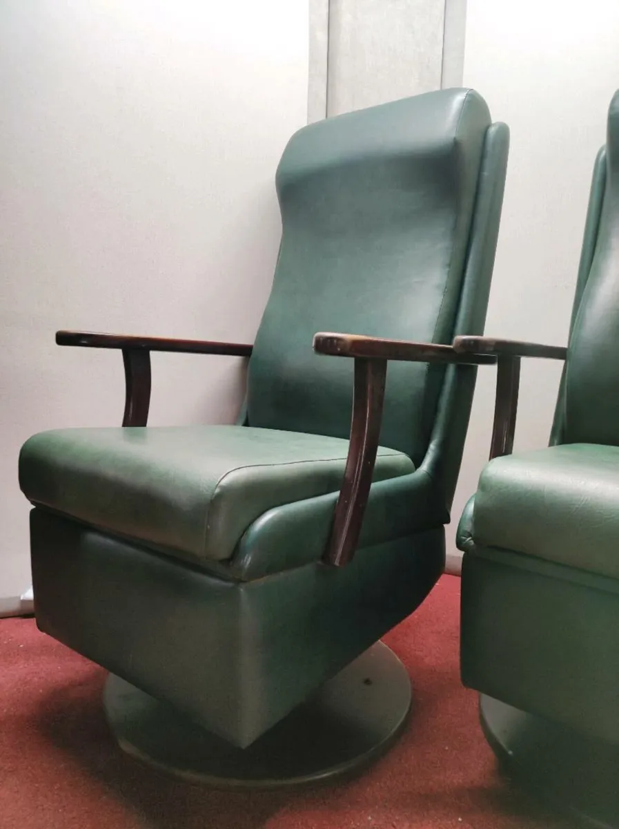 Various Jacobsen chairs *delivery - Image 4