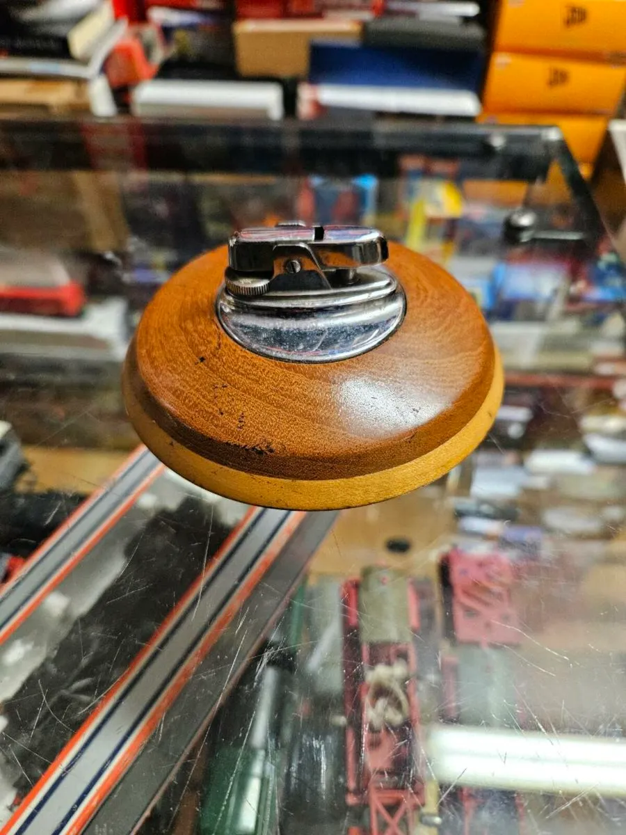 Vintage Cigarette Lighter - Image 1