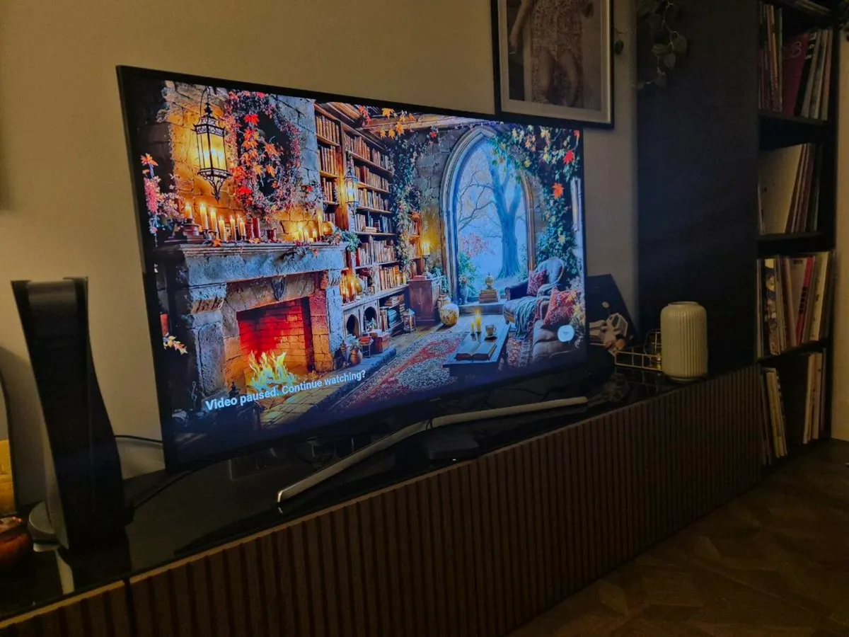 Samsung 50 Inch Ultra HDR TV - Image 2