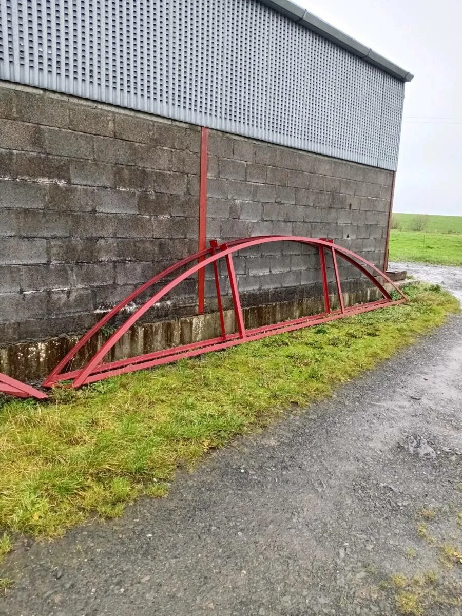 Steel frame - Image 1