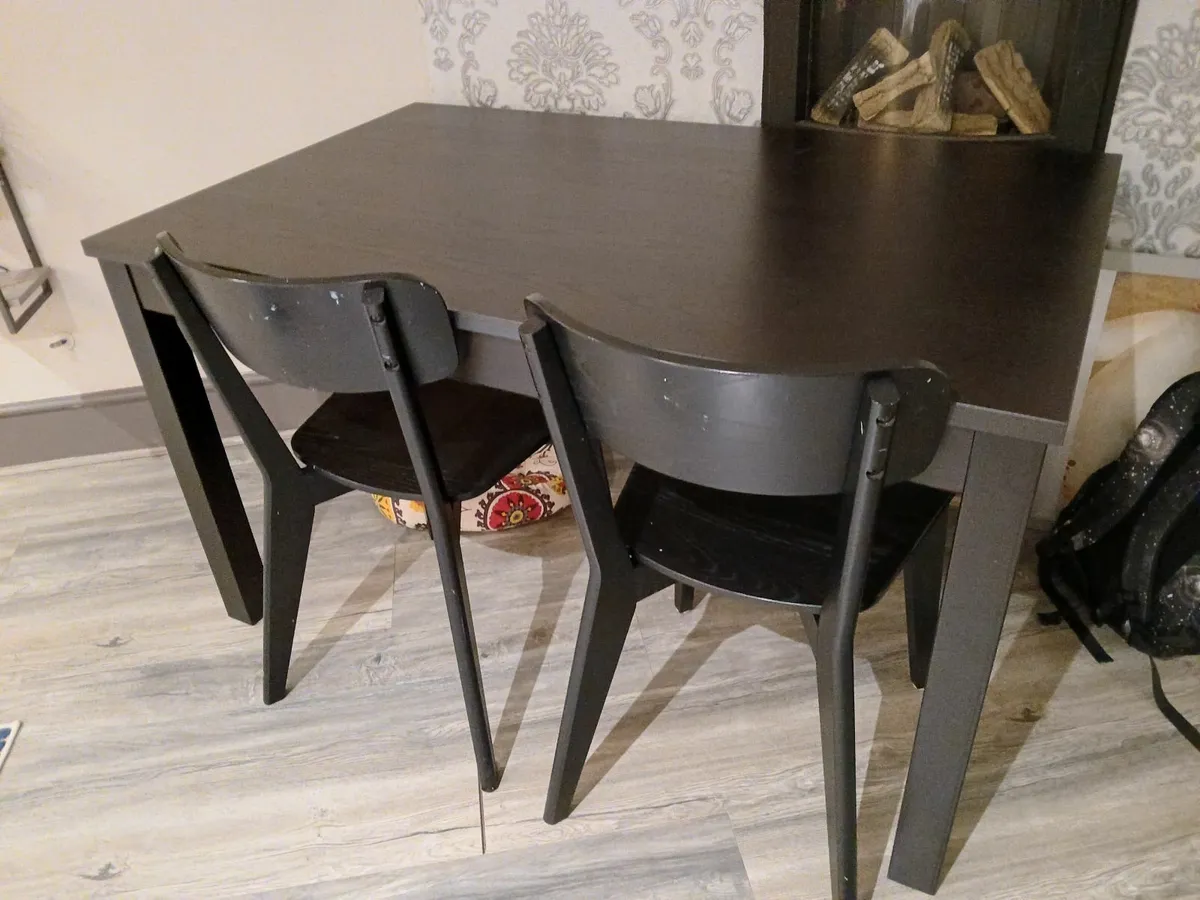 Table and 2 chairs - Image 2