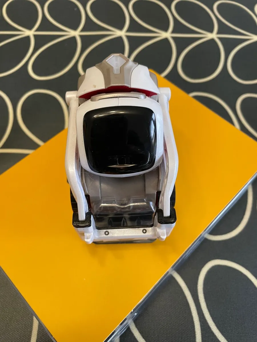 Cozmo Interactive Robot - Image 1