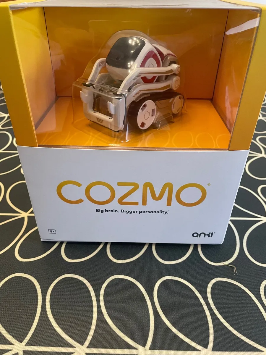 Cozmo Interactive Robot - Image 3