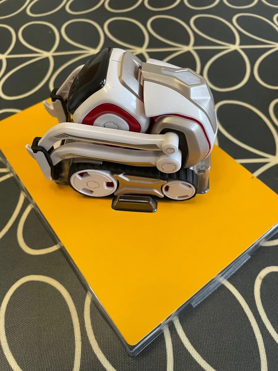 Cozmo Interactive Robot - Image 4