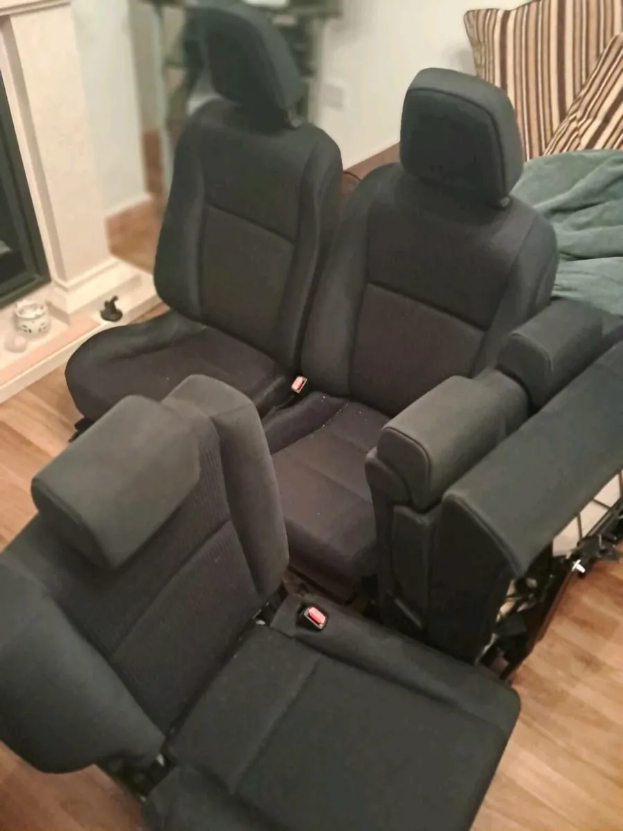 2016 Toyota Rav 4 Interior - Image 1