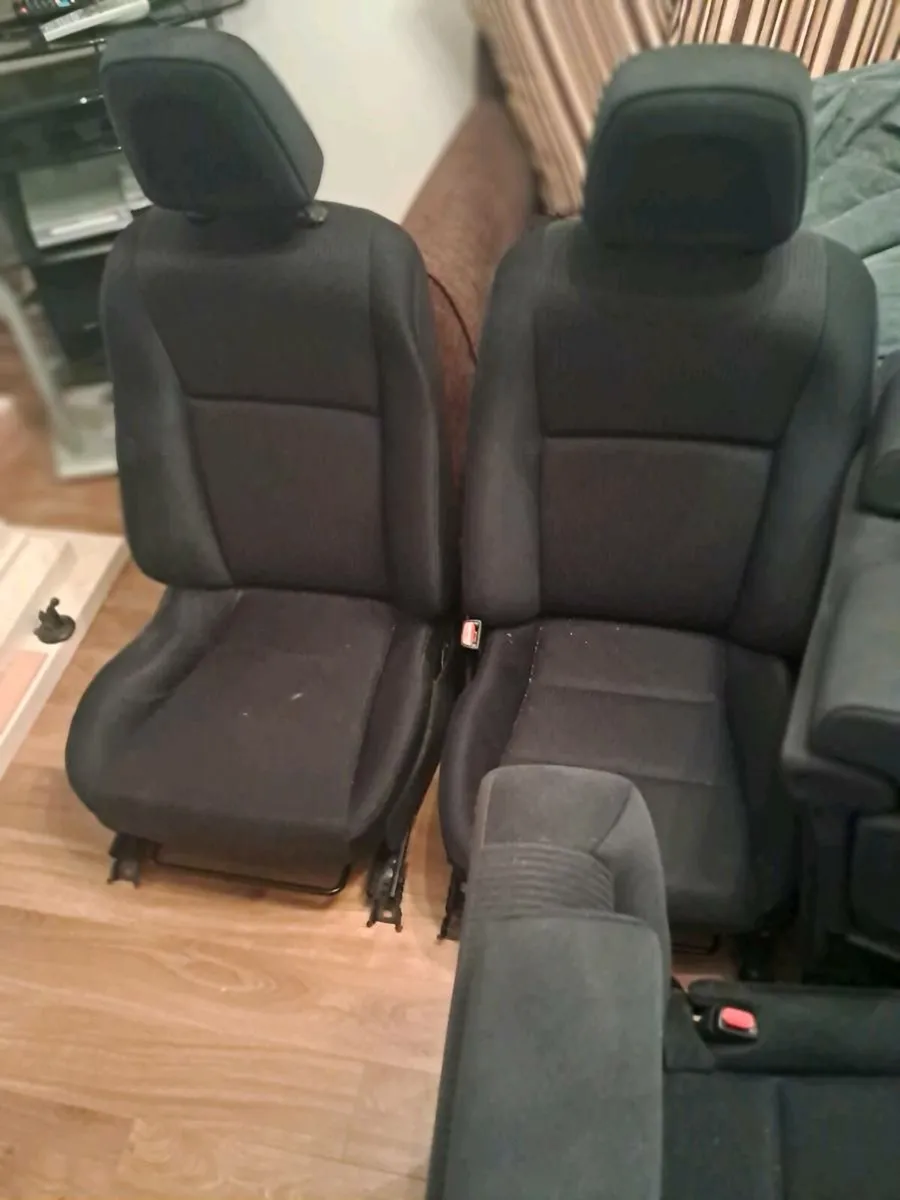 2016 Toyota Rav 4 Interior - Image 2