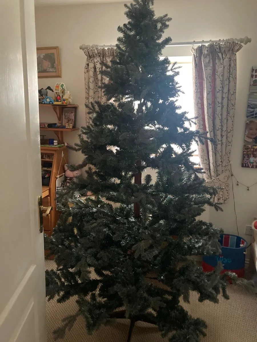 7ft Xmas tree - Image 1