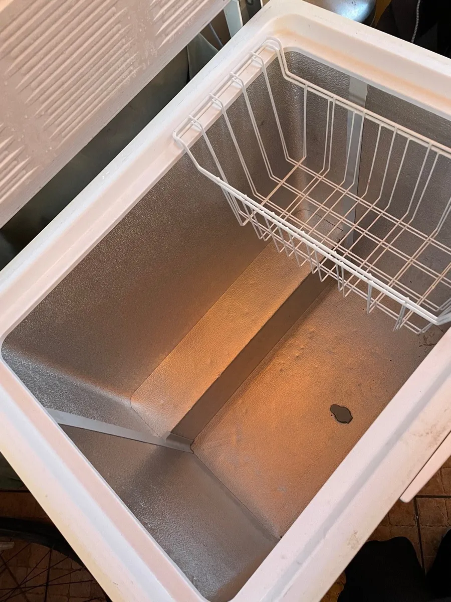 Large Whirlpool Chest freezer - Image 2