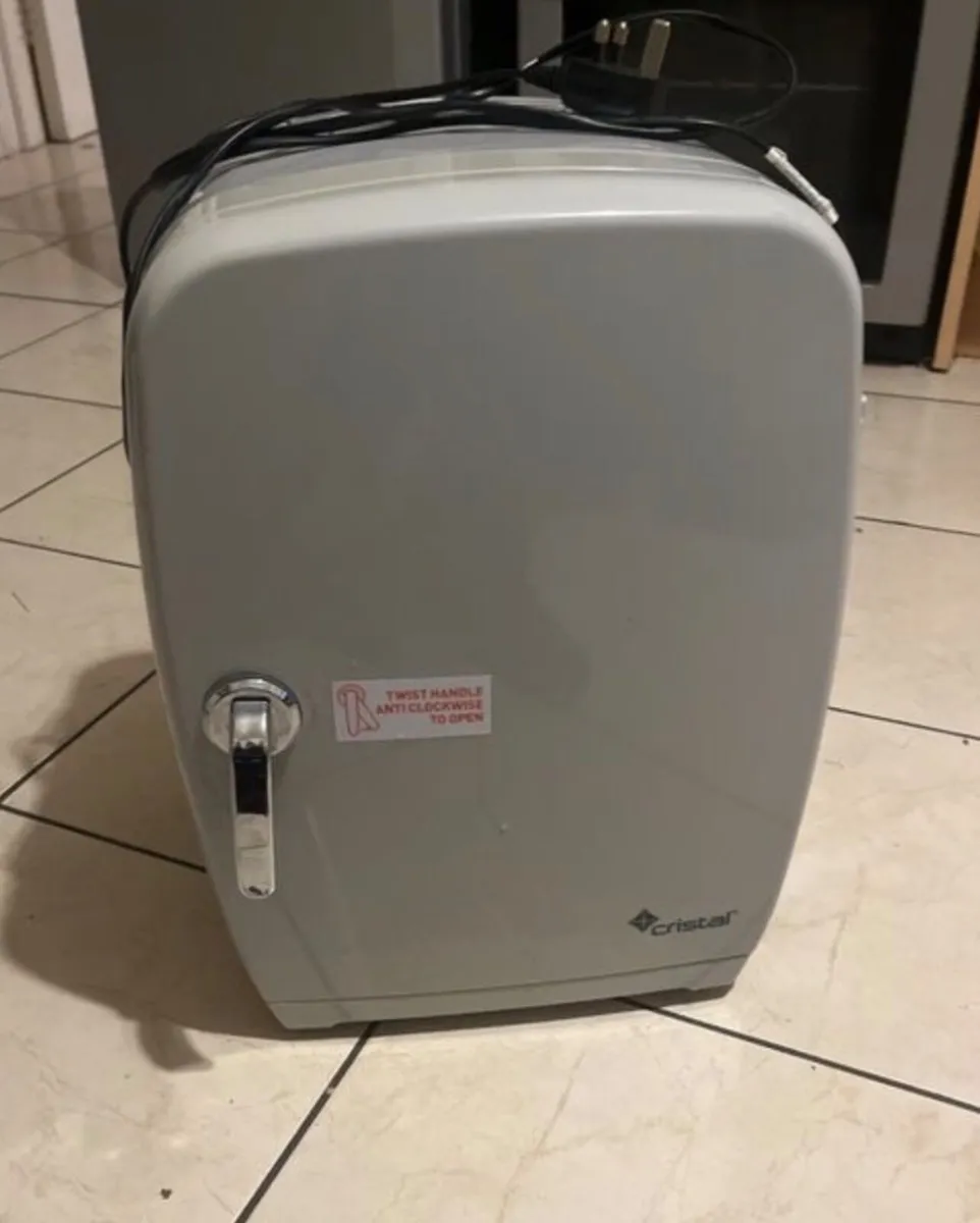 Mini fridge - Image 2