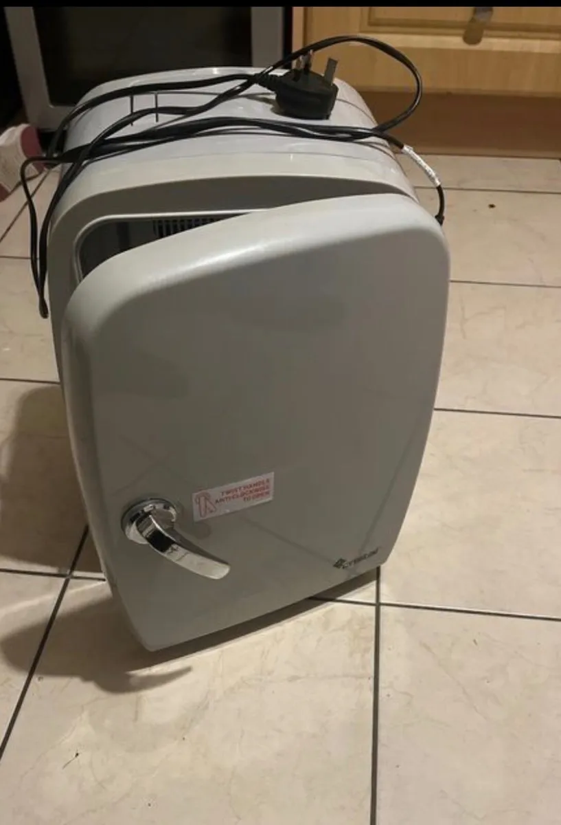 Mini fridge - Image 3