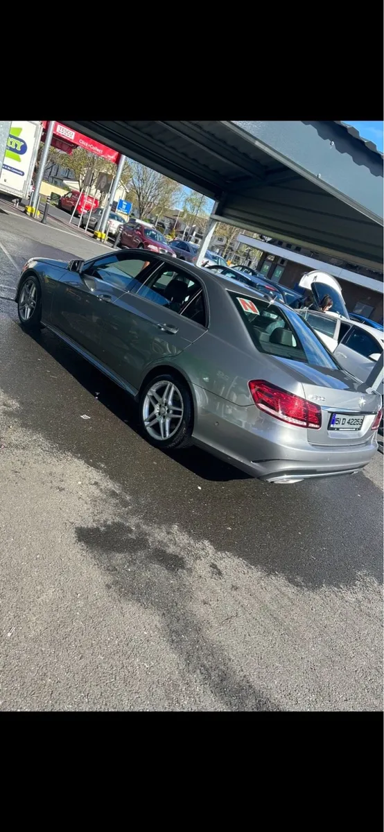 Mercedes benz E220 AMG Line - Image 3