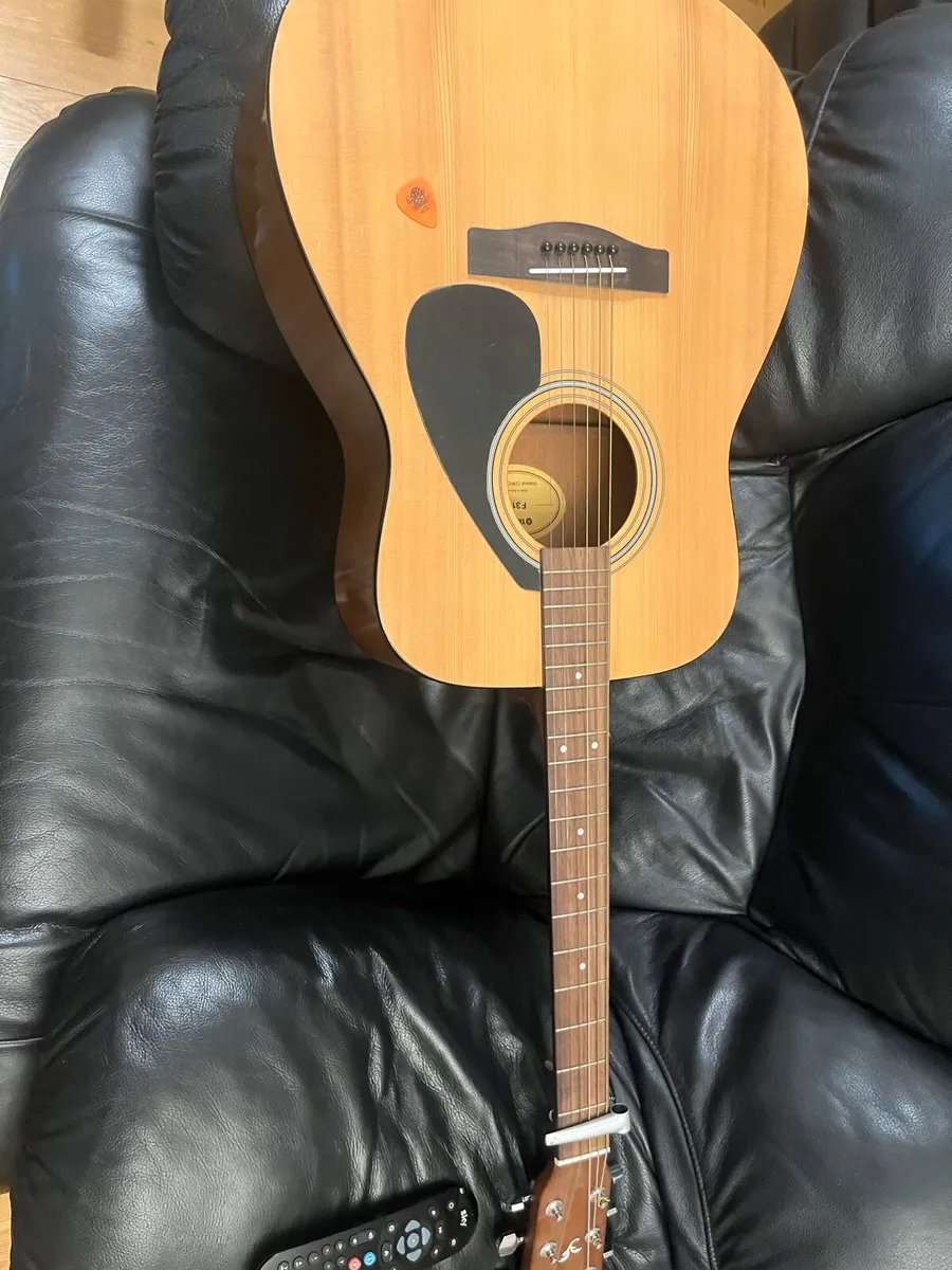 Yamaha F 310 guitar - Image 3