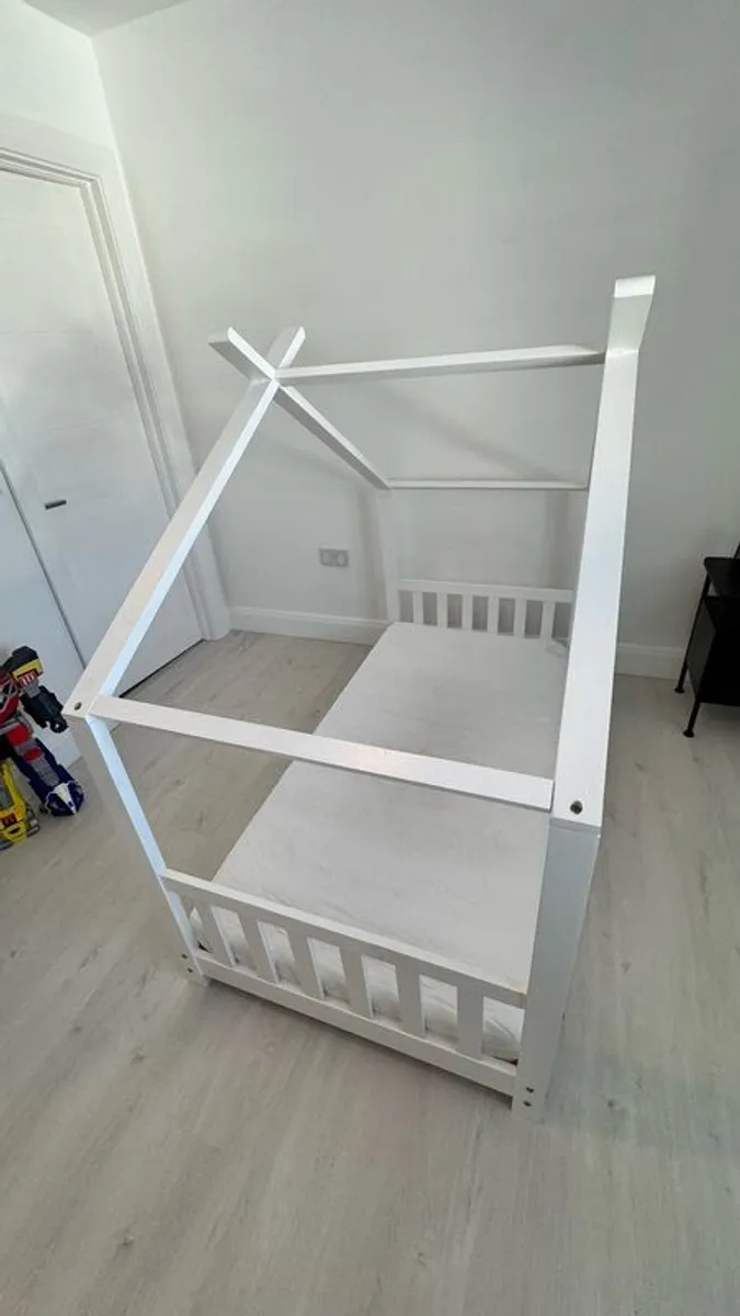 Childs Bed inc  Mattress - Image 3