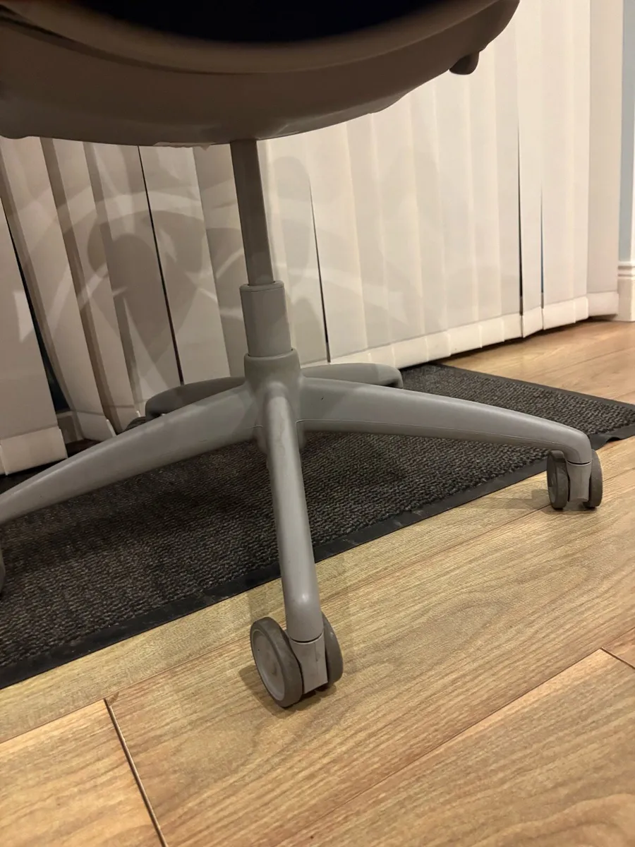 Humanscale Diffrient World Task Office Chair - Image 4