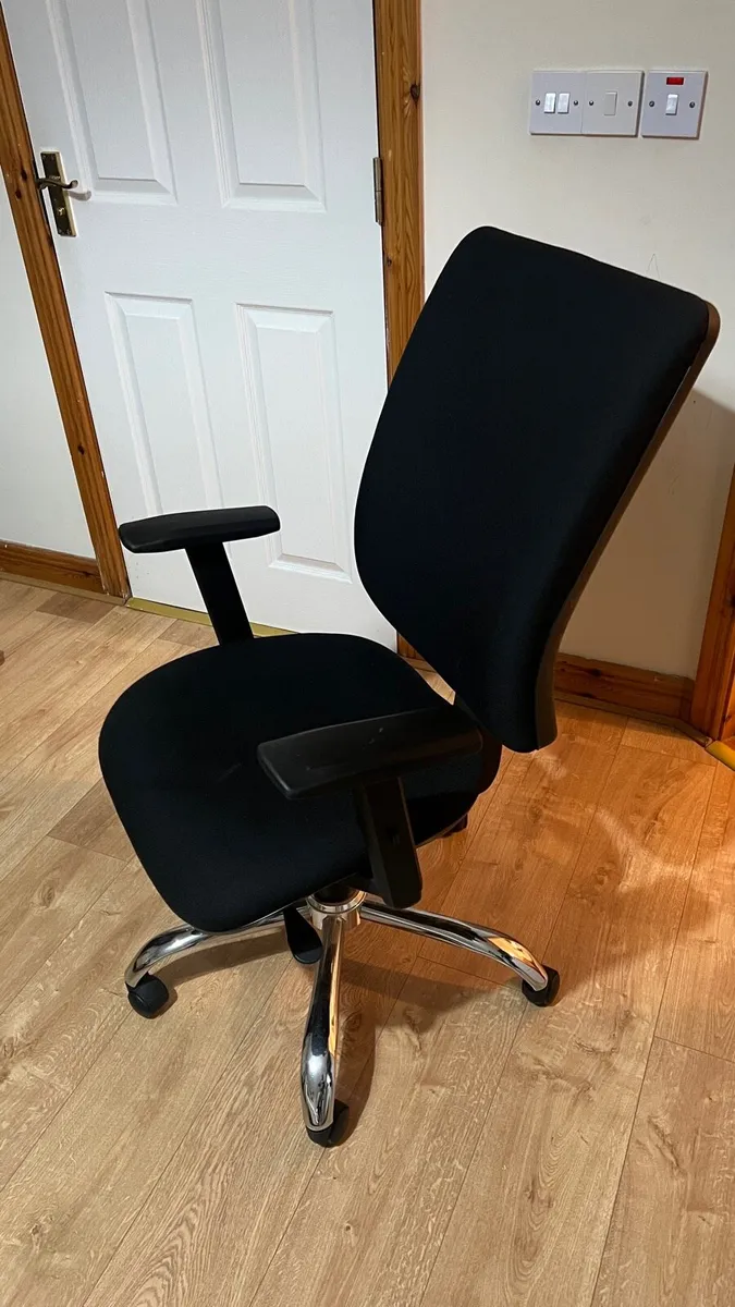 Adjustable office Chair -  Ergo 24 hrs chair - Image 1