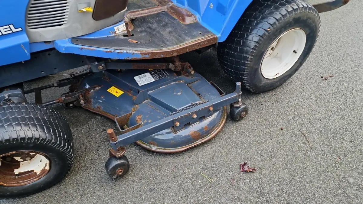 Iseki Ride on Mower Compact Tractor lawnmower - Image 4