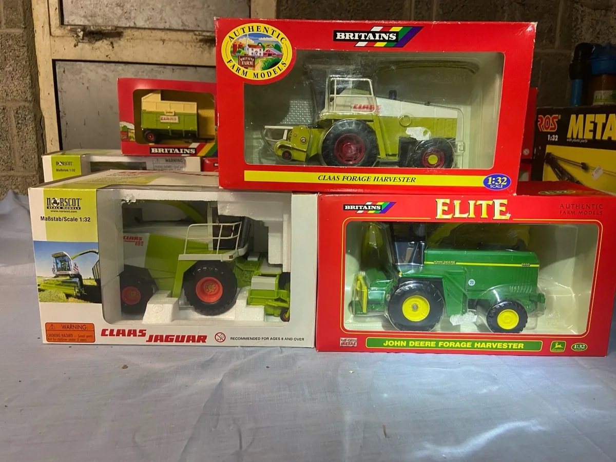 Model 1:32 tractors - Image 1
