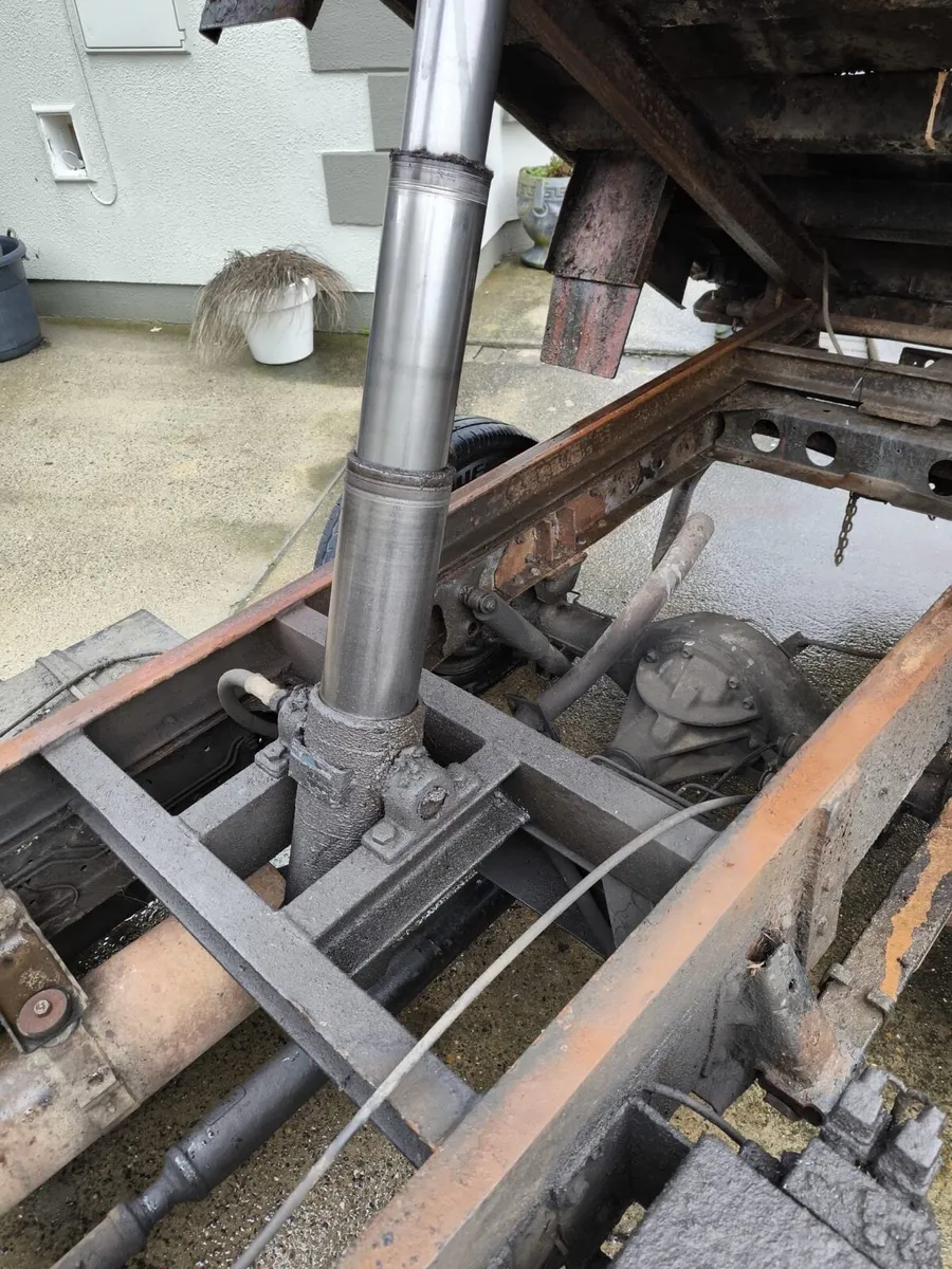 Isuzu nkr tipper p/x - Image 3