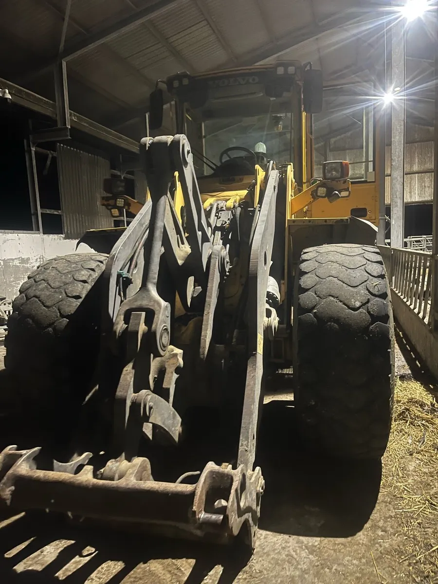 Volvo L110 E Loader for sale - Image 1