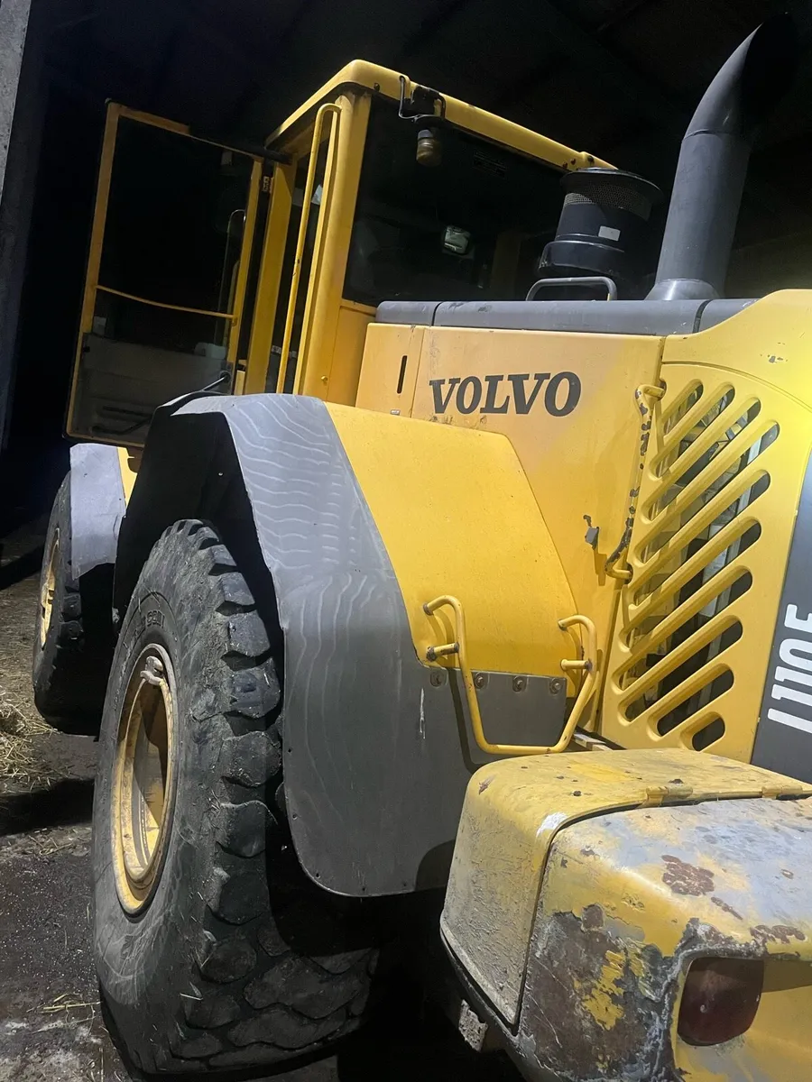 Volvo L110 E Loader for sale - Image 2
