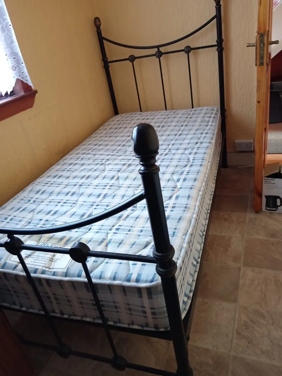 Single bed with mattress