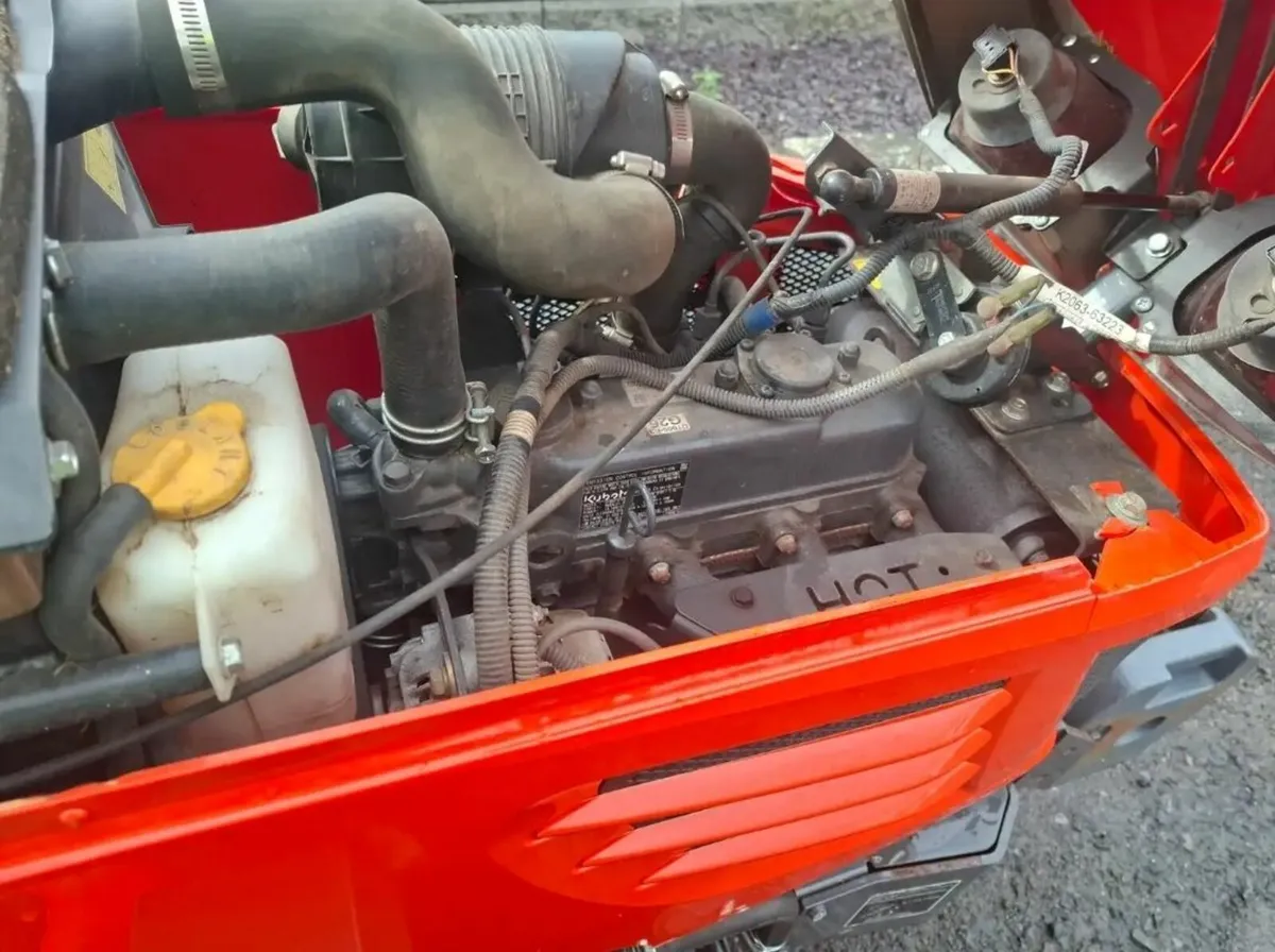 Kubota high tip ride on mower lawnmower 400 hrs - Image 2