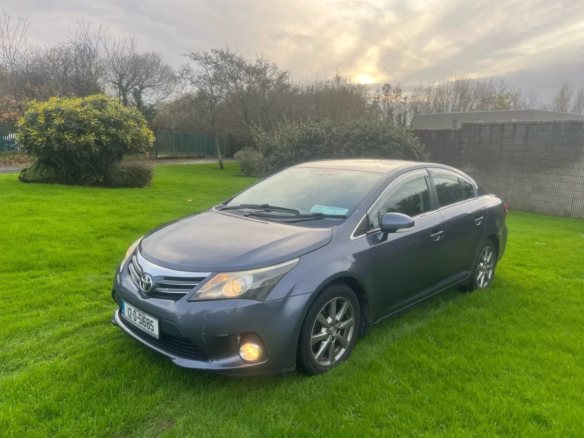 Automatic 2012 Toyota Avensis - Image 2