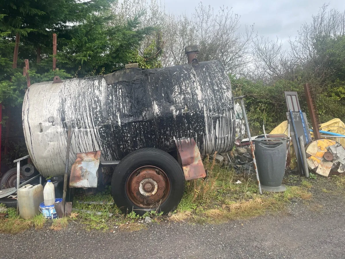 Tar storage tank - Image 1