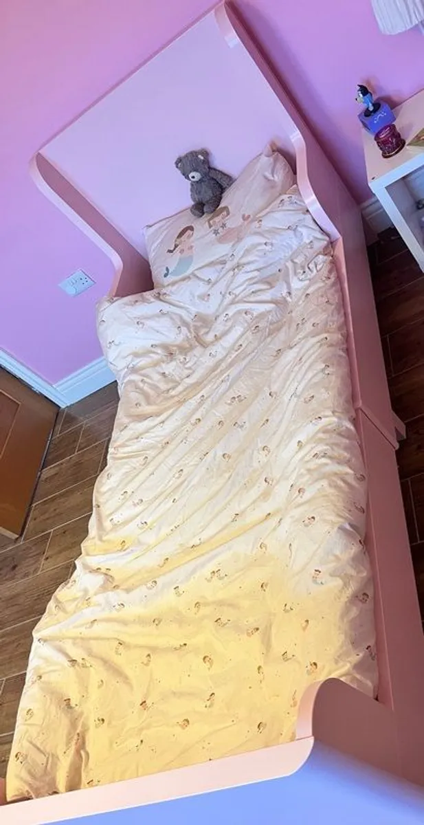 Ikea Busunge Extendable Beds with mattresses x2 - Image 2