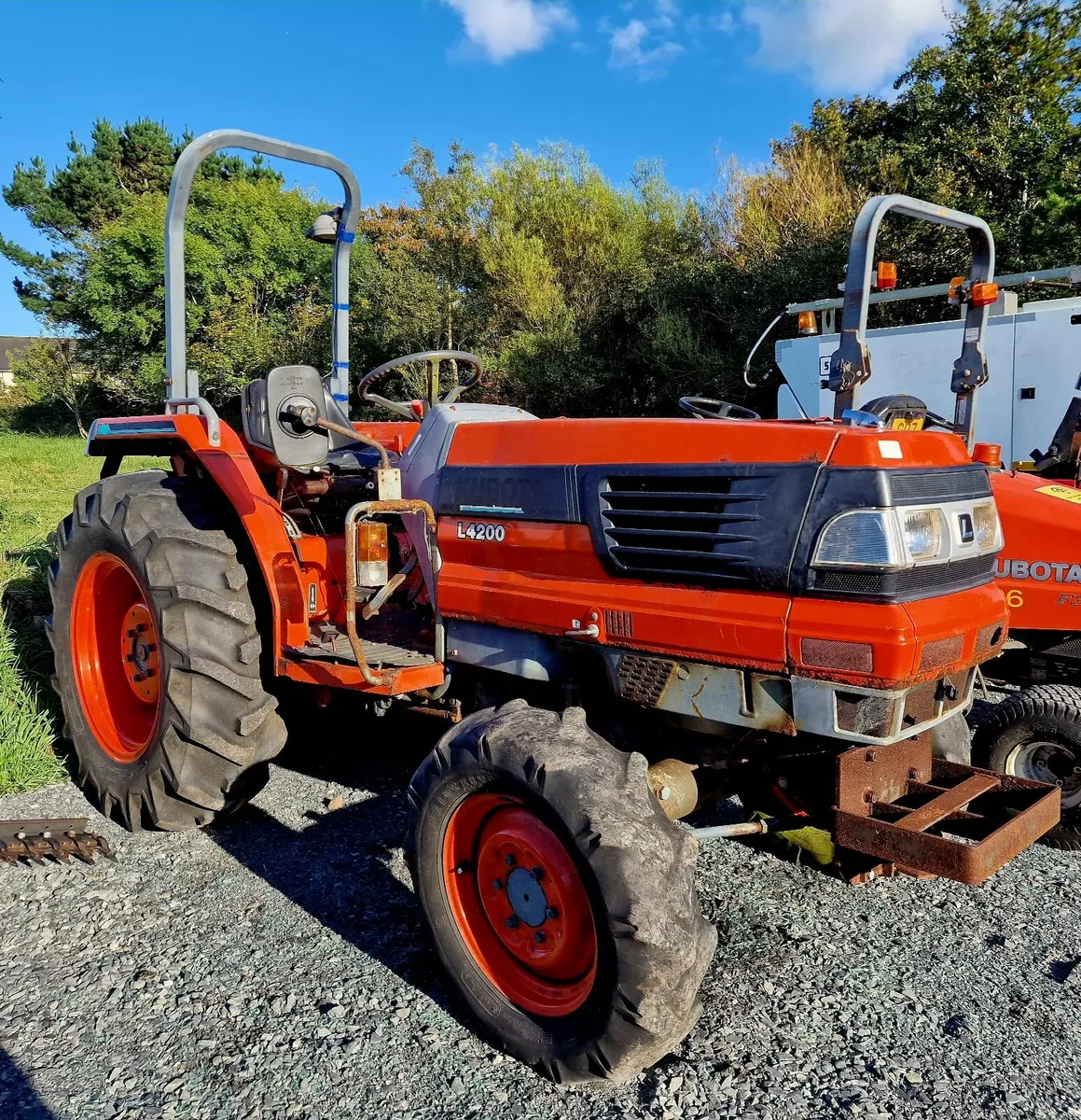 Kubota L4200 Compact Tractor 400 hours - Image 1
