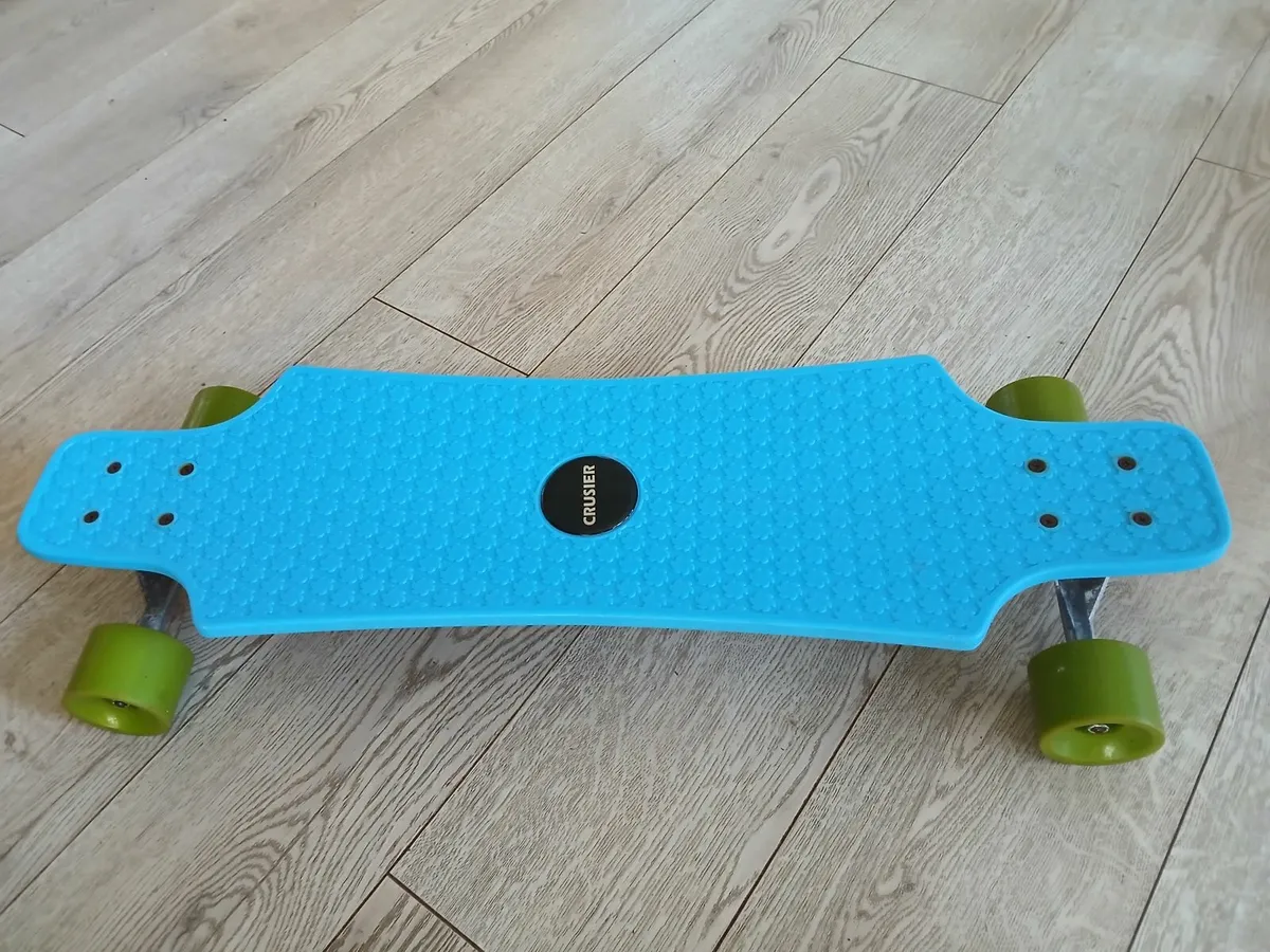 Skateboard - Image 1