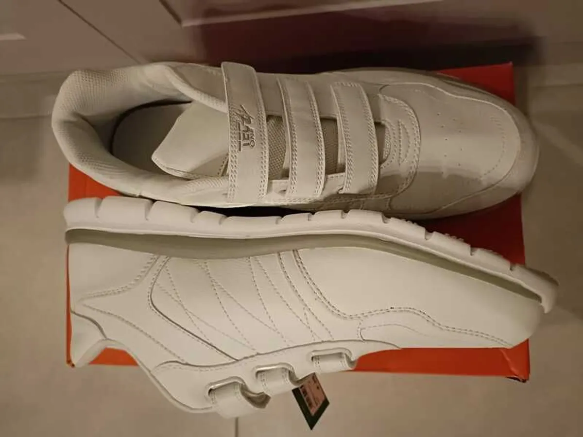 Men Sport ShoesTrainers 14 UK Tech one 50 EU - Image 3