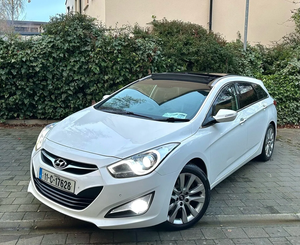 €4200 11 Hyundai i40 Premium Panoramic New Nct - Image 2