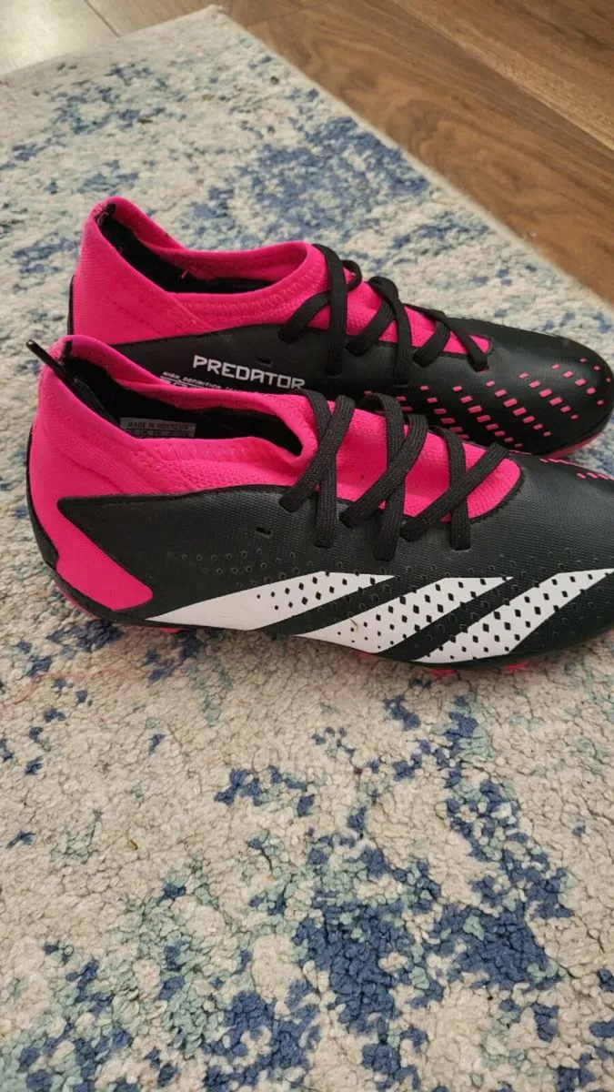 Adidas soccer boots - Image 1