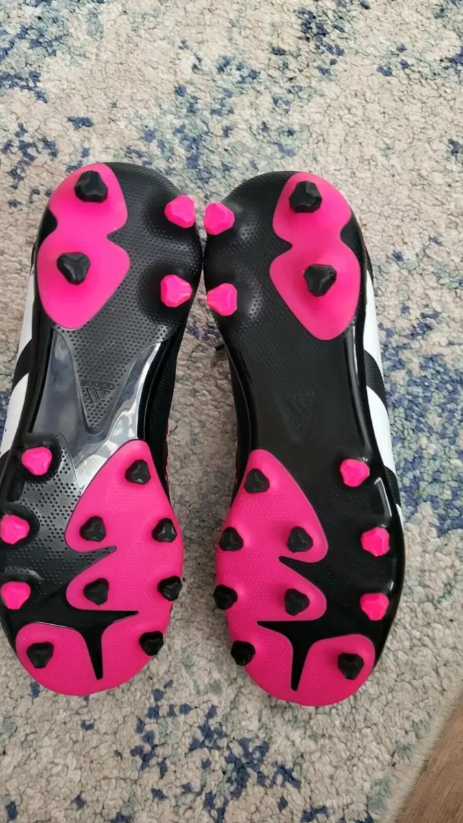 Adidas soccer boots - Image 2