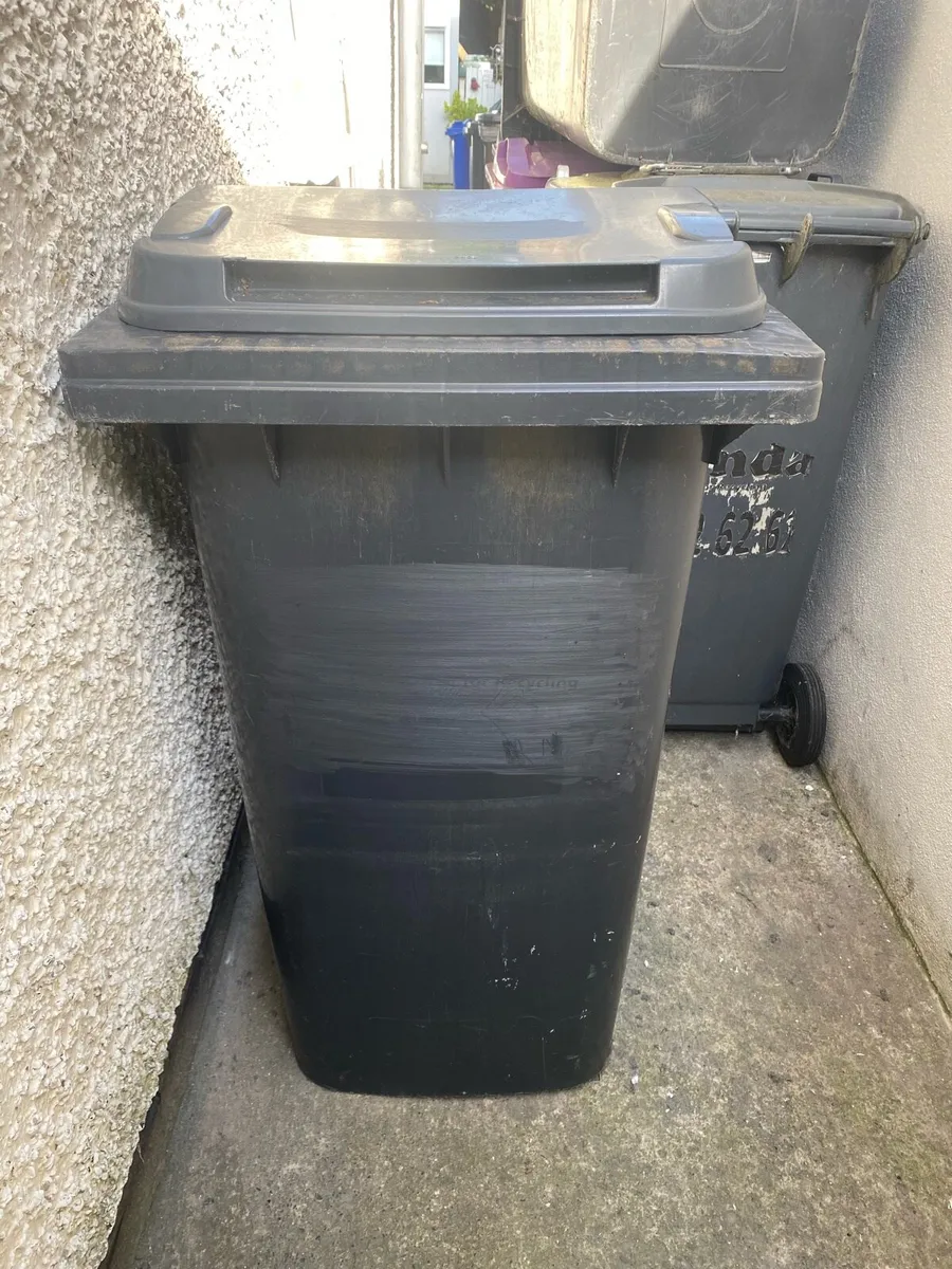 Wheelie bins like new - read description- - Image 3