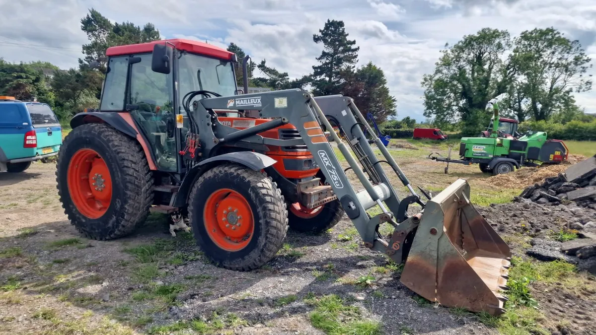 Kubota ME8200 Compact Tractor one owner - Image 1