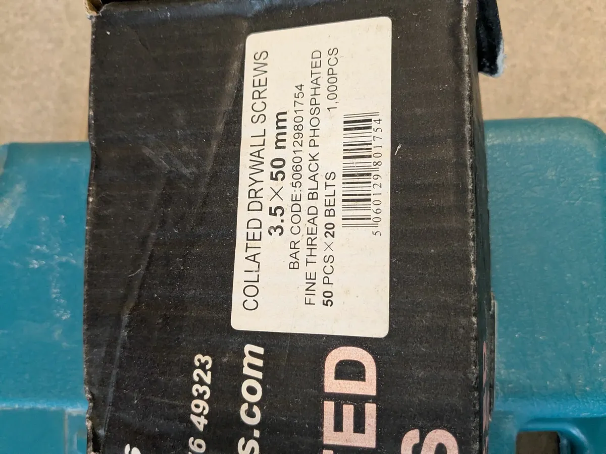 Makita 6843 Auto Feed 240v - Image 4