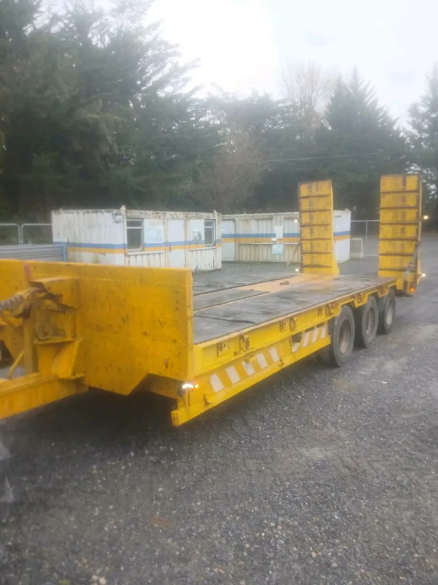 Low loader - Image 1
