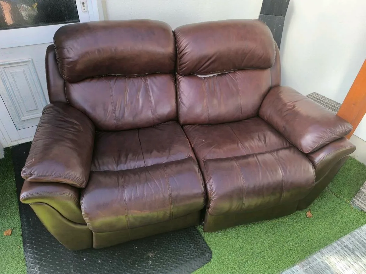 3 piece leather recliners - Image 3