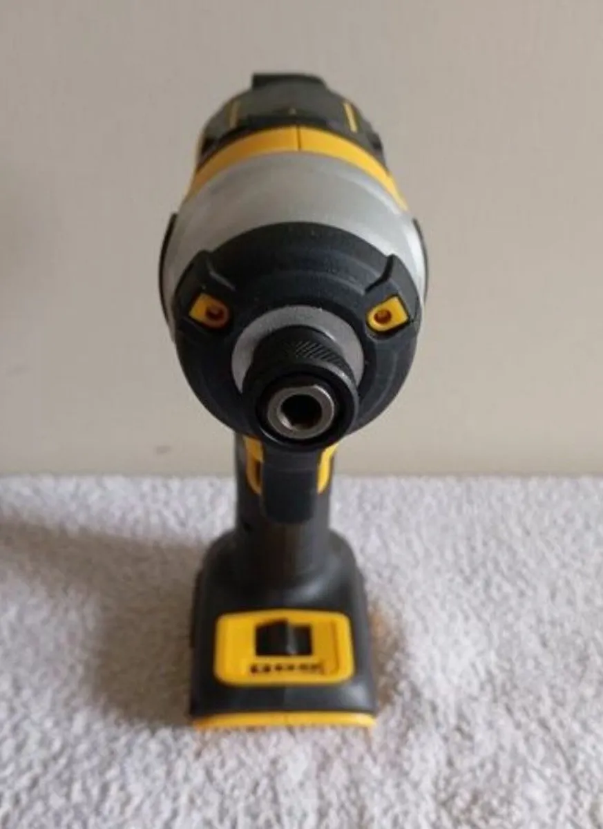 DeWalt dcf887 - Image 4