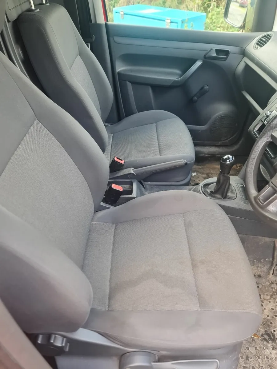 2014 caddy van roofbars towbar test only 193k - Image 4